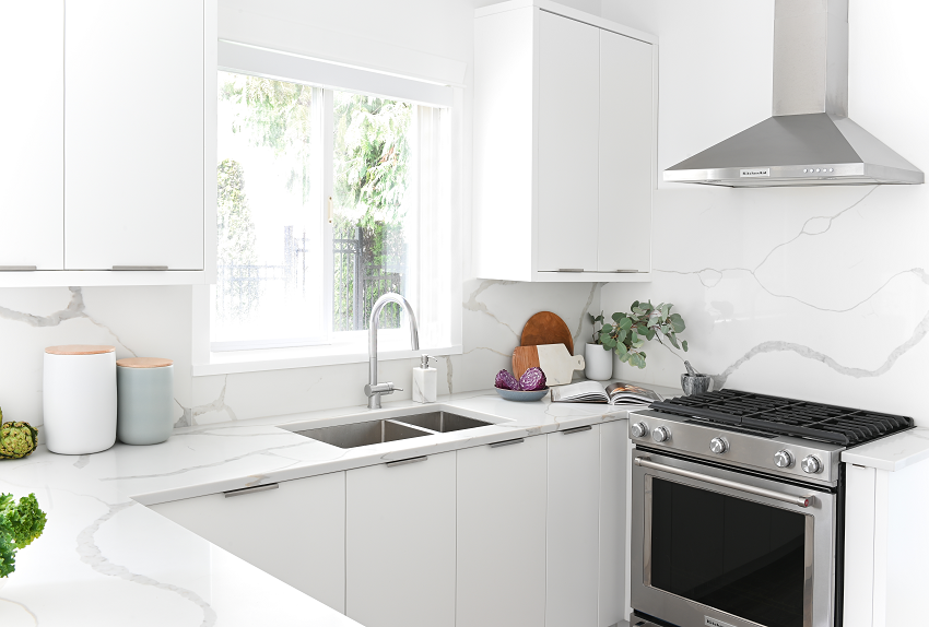 Simply-Home-Decorating_Lori-Steeves_Vancouver-BC_Canadian-Designer_What-You-Need-to-Know-About-Designing-a-Home-that-Helps-You-Destress_Modern-White-Kitchen