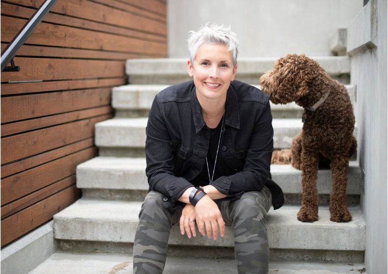 featured-image-simply-home-decorating-north-vancouver-ca-lessons-learned-as-a-designer-woman-sitting-on-steps-with-dog
