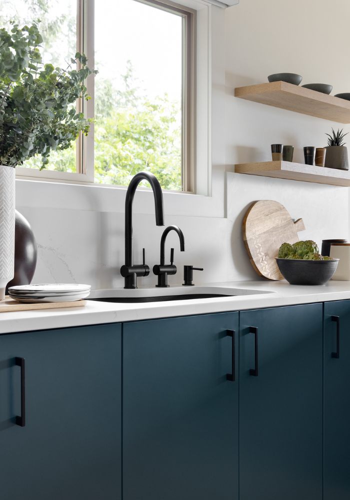 Simply-Home-Decorating-Lions-Bay-Deep-Cove-Post-and-Beam-Vancouver-Simply-Home-Decorating-Interior-Design-Matte-Black-Hardware-Kitchen-Teal-Cabinets