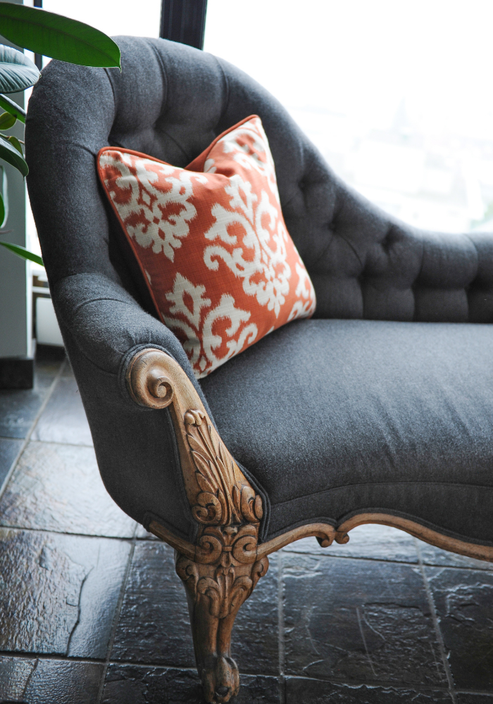Simply-Home-Decorating-Contemporary-Modern-Interior-Design-North-Vancouver-Patterned-Throw-Pillow-Furniture