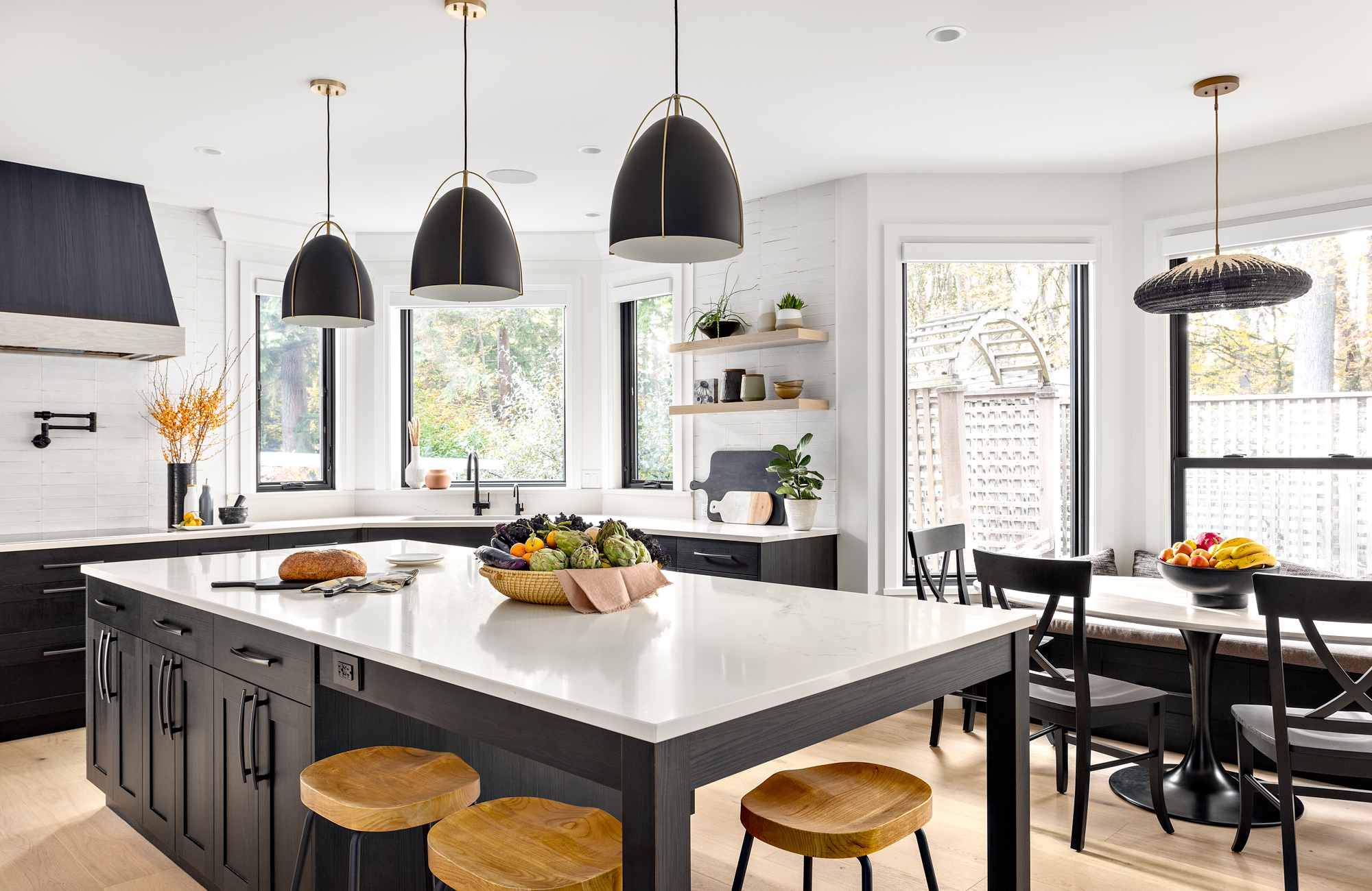Simply Home-larkhall-north-vancouver-kitchen-modern-black-banquette-island-interiors-lighting-pendants