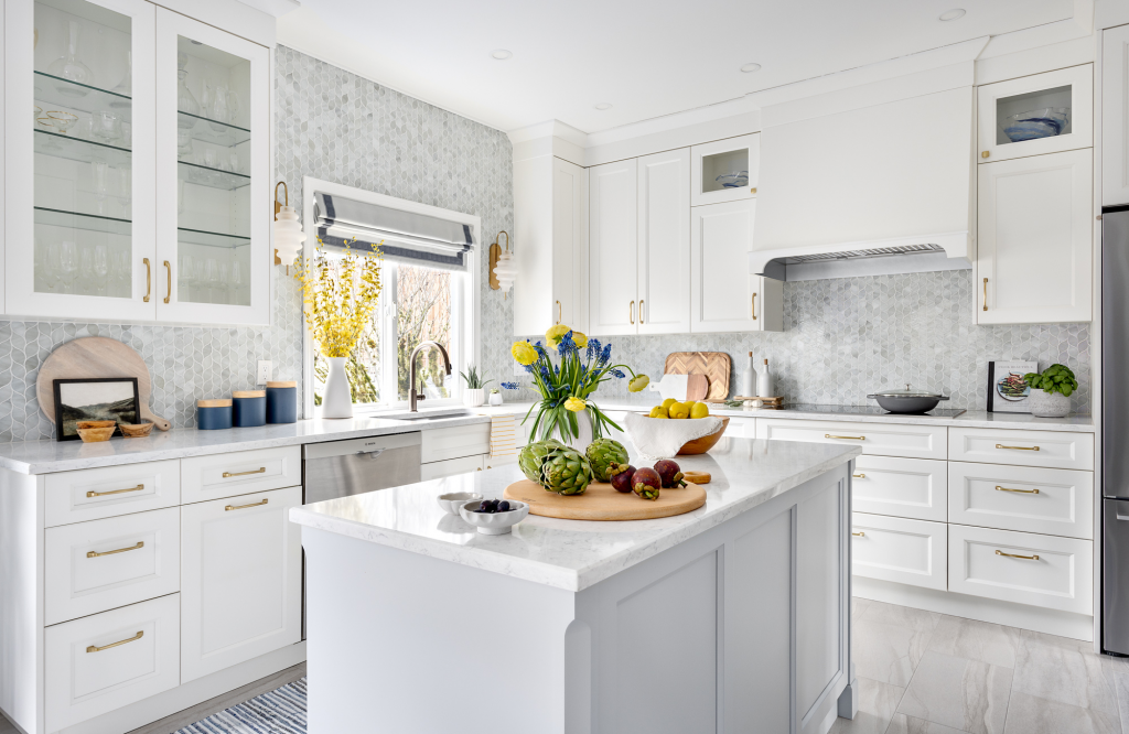 north-vancouver-interior-designer-dollarton-simply-home-decorating-kitchen-renovation-white-cabinets-roman-shade-quartz-countertops
