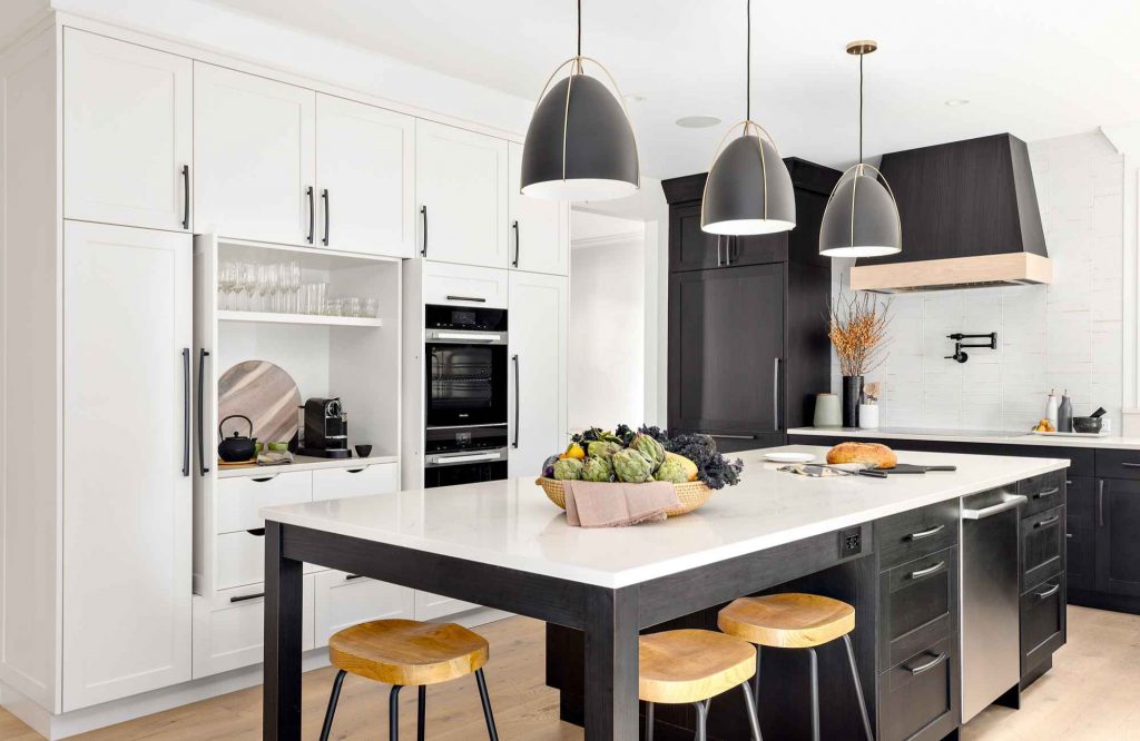 simply-home-decorating-blueridge-bc-interior-design-investment-high-contrast-black-and-white-kitchen-everyday-luxury-amenities-custom-home