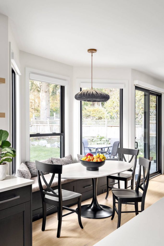 full-service-interior-design-west-vancouver-home-furnishing-plan-round-dining-table-with-built-in-bench-bay-window-black-and-white-contemporary-design