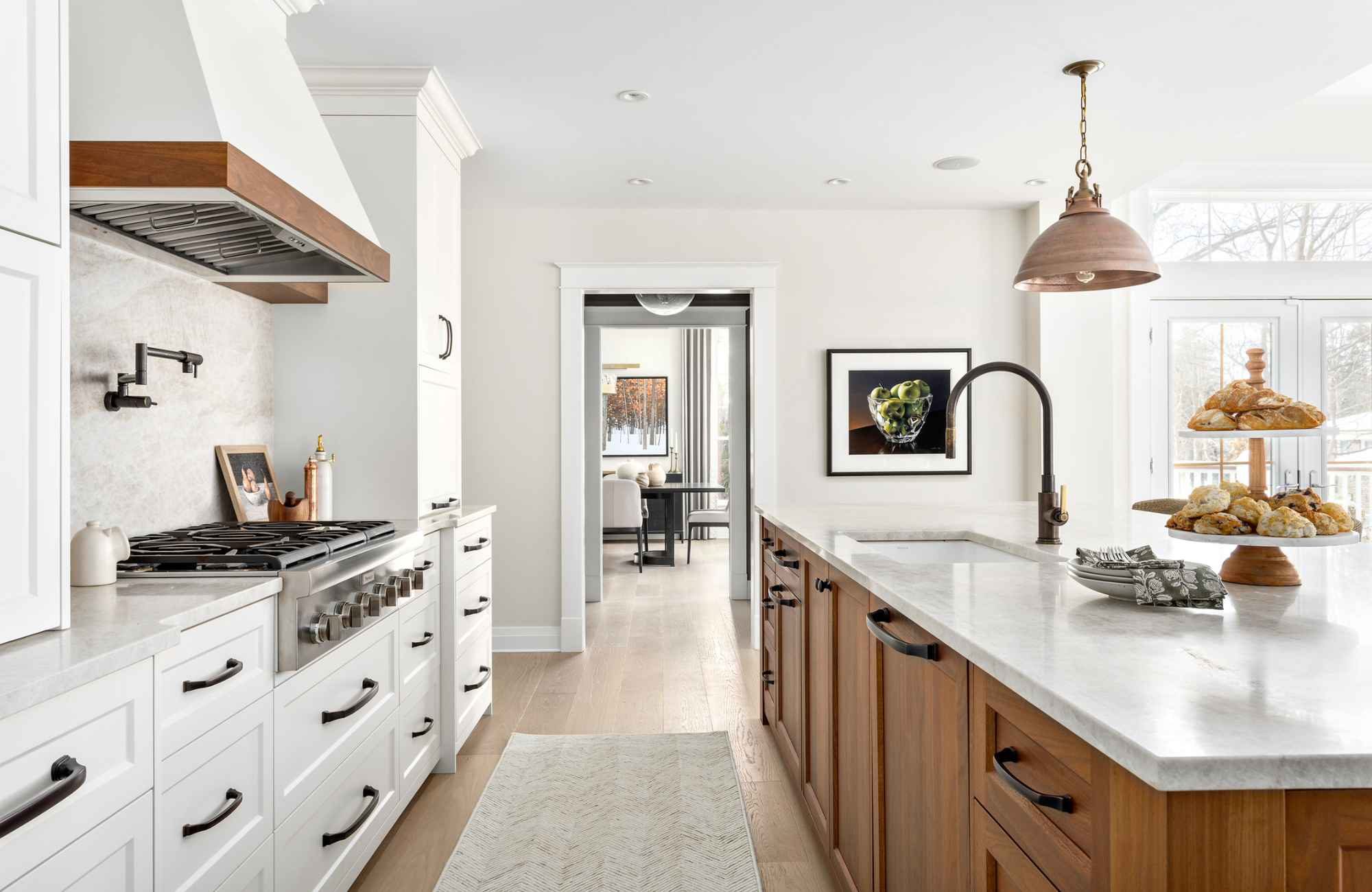 simply-home-decorating-north-vancouver-bc-interior-design-style-luxury-kitchen-large-island-stained-wood-cabinets-white-countertop-custom-range-hood-contemporary-renovation